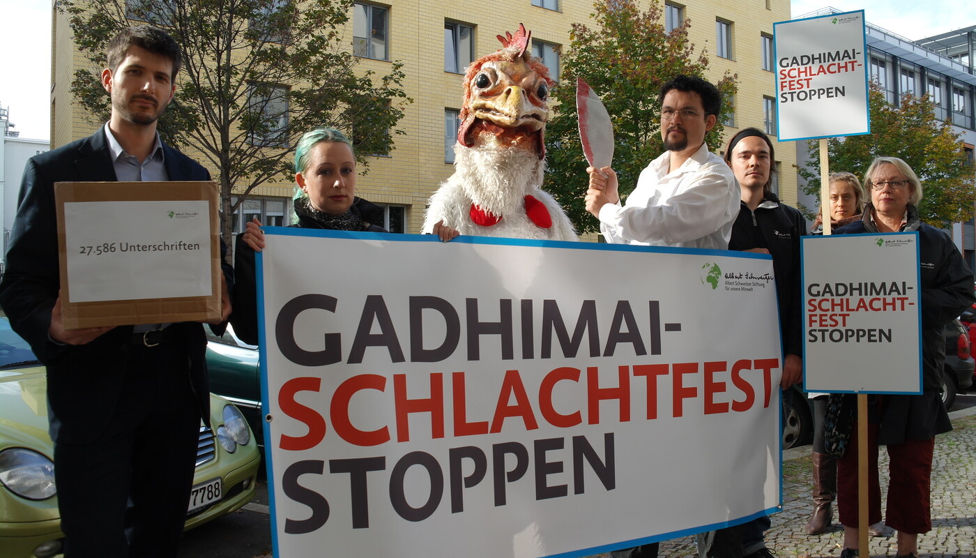 Mahnwache vor der Botschaft von Nepal gegen das Gadhimai-Schlachtfest