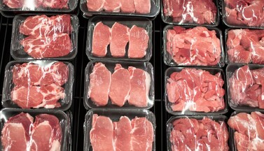 BVerpacktes Fleisch im Supermarkt