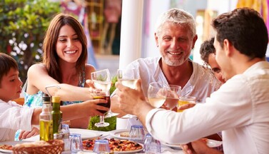 Familie beim Essen
