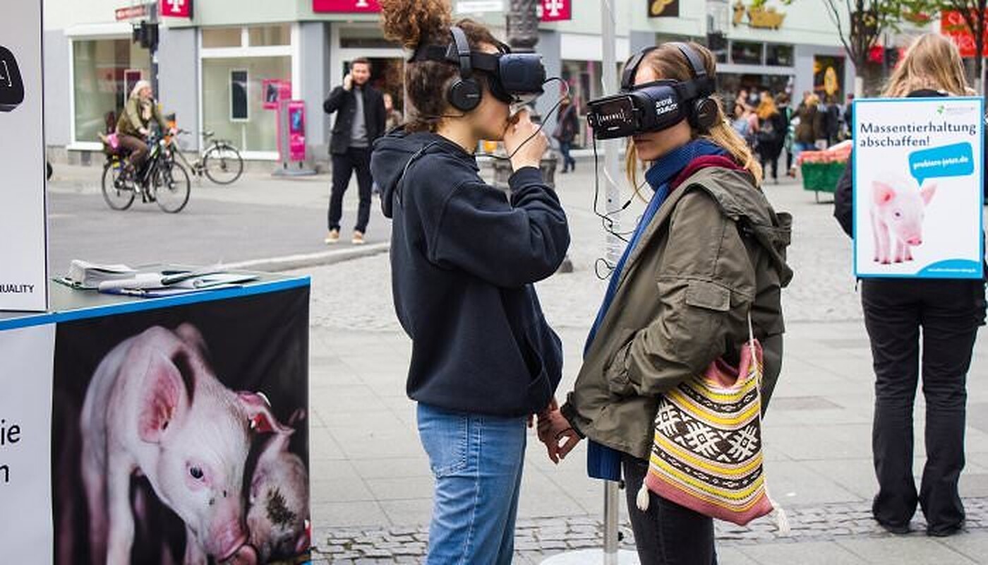 Straßenaktion mit VR-Brillen