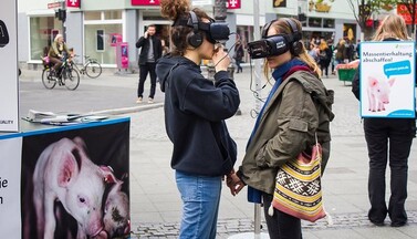 Straßenaktion mit VR-Brillen