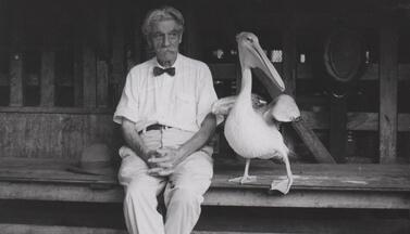 Albert Schweitzer und der Pelikan Parsifal.